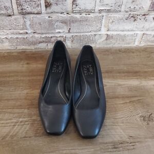 Naturalizer Classic Black Heels